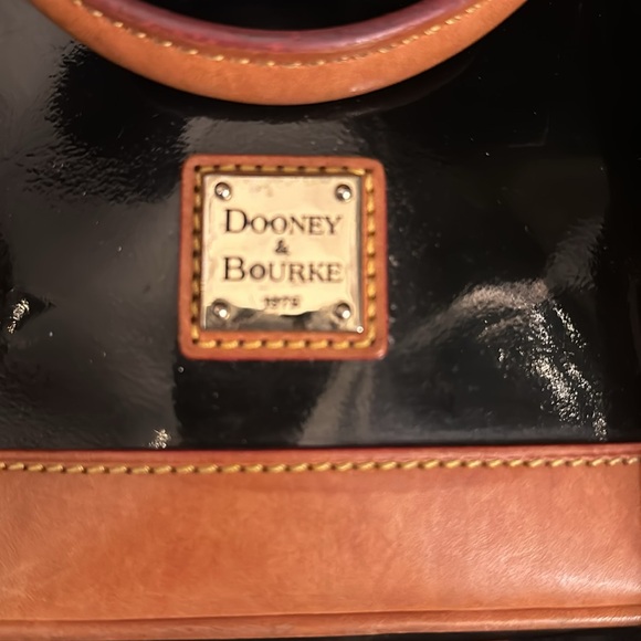 Alma shaped patent leather Dooney and Bourke Vintage handbag - Picture 8 of 8